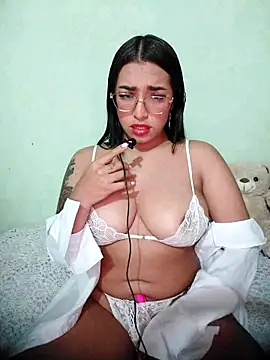 Linda Saenz  online show from October 1, 1:32 am