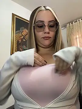 CurvyLust x online show from June 17, 1:23 pm