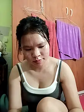 emyeuhss online show from October 13, 8:11 pm