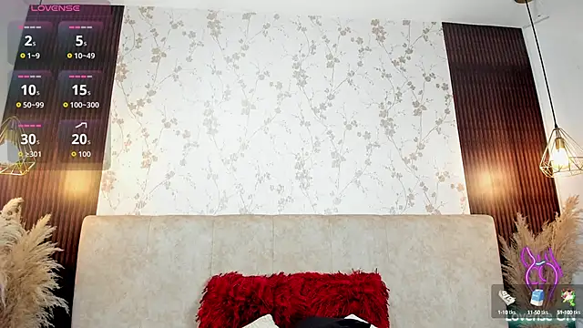Snapshot of RubyMonroe_ chatting on October 17, 7:17 pm RubyMonroe online show from October 17, 7:17 pm