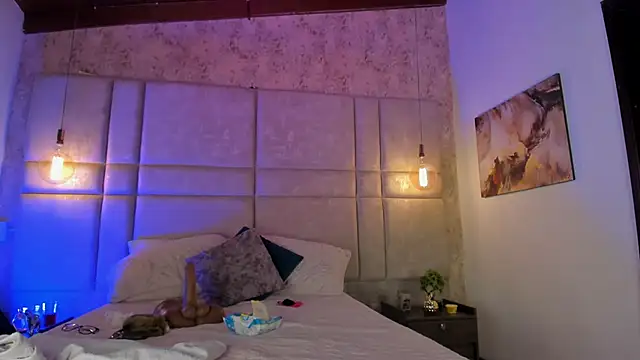 Mily Vermont online show from April 18, 7:51 pm