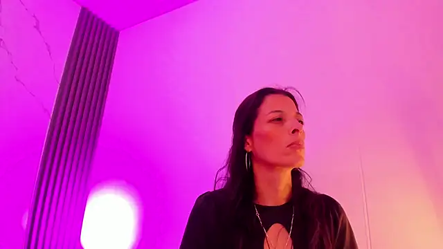 ShaunaDream online show from April 6, 9:05 pm