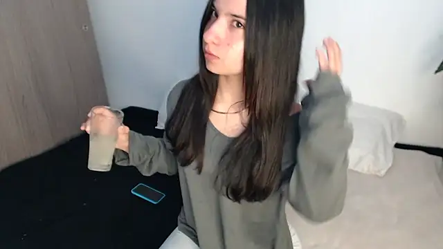   abrill   online show from October 27, 8:25 pm