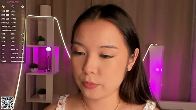 AlberthaEscue online show from November 17, 4:24 am