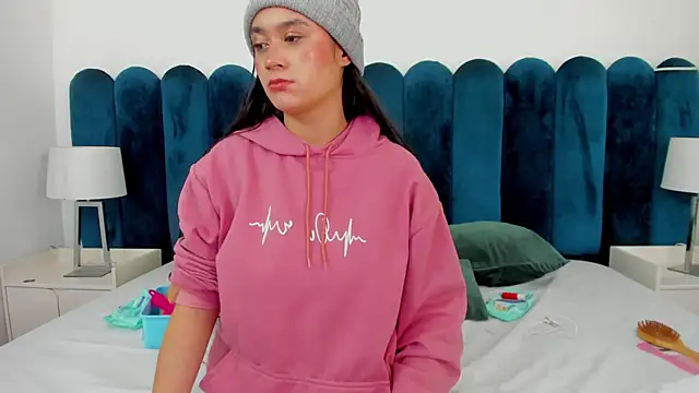 EmilyHanks  online show from November 14, 11:16 pm