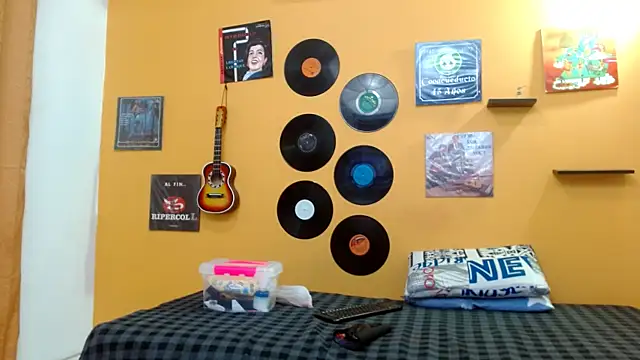 skinnyverus18 online show from October 19, 7:16 pm