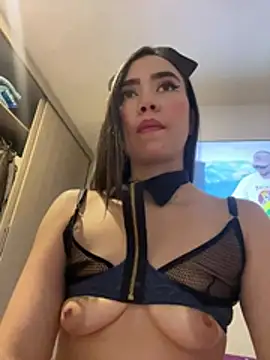 SaraWagner  online show from April 6, 4:46 am