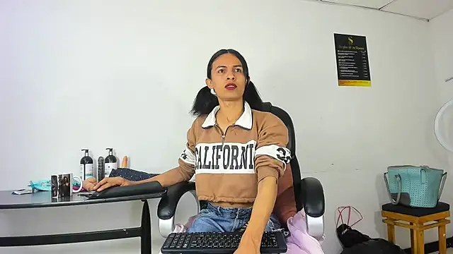 Aisha hotts777 online show from November 27, 4:04 am