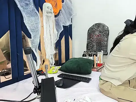 Aisha hotts777 online show from October 30, 4:59 am