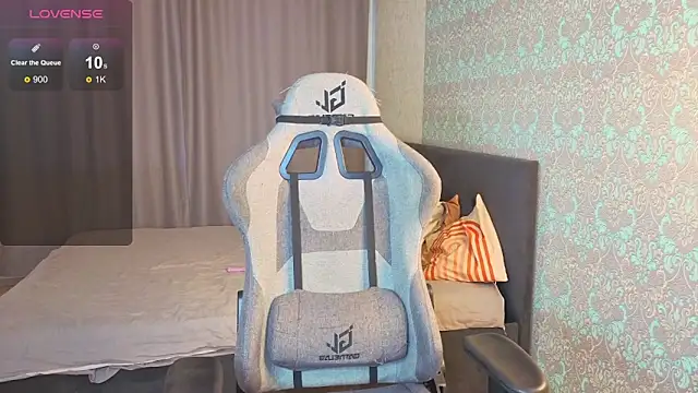 Snapshot of magic_shy_ chatting on September 19, 1:37 am magic shy  online show from September 19, 1:37 am