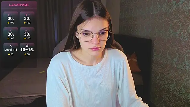 Snapshot of magic_shy_ chatting on September 18, 1:26 am magic shy  online show from September 18, 1:26 am