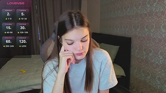 Snapshot of magic_shy_ chatting on October 24, 1:23 am magic shy  online show from October 24, 1:23 am