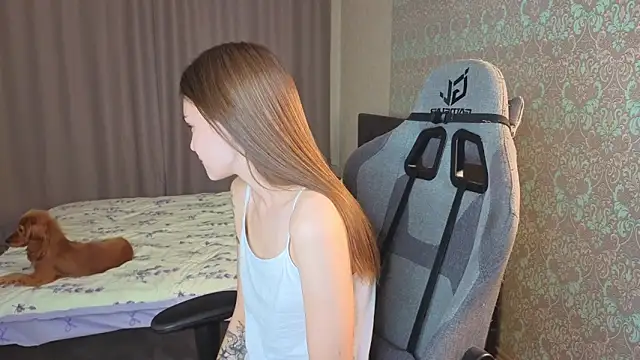 Snapshot of magic_shy_ chatting on October 14, 1:19 am magic shy  online show from October 14, 1:19 am