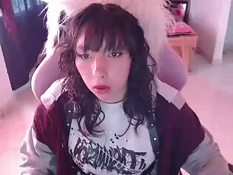 ScarlettShirahoshi online show from April 10, 5:30 pm