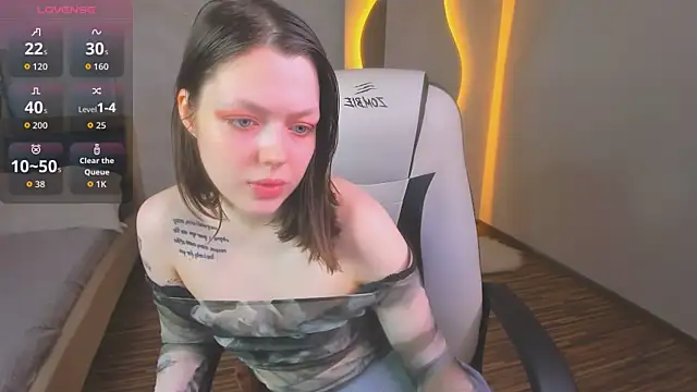 Lunar Lily online show from April 14, 5:40 am