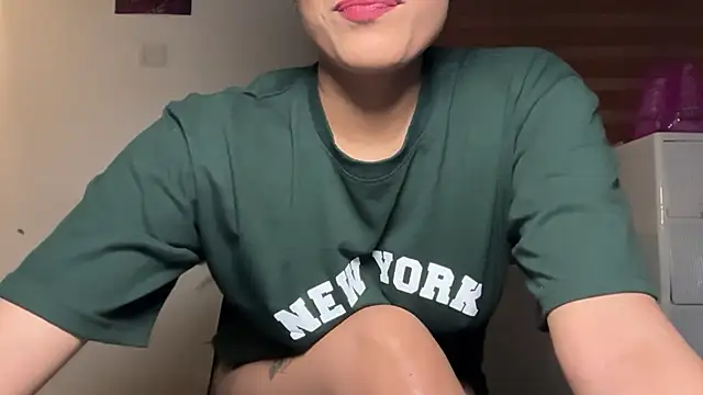 LucytheDevilQueen online show from June 26, 5:20 am