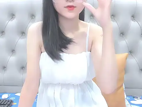 Snapshot of _ly__ chatting on October 1, 3:17 pm ly online show from October 1, 3:17 pm