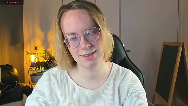 Amanda Butlerr online show from October 30, 9:55 am