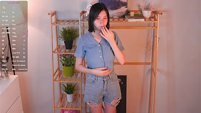 SuzanneHowse online show from November 21, 5:42 am