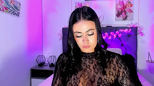 SagiraBelle online show from April 1, 5:43 pm