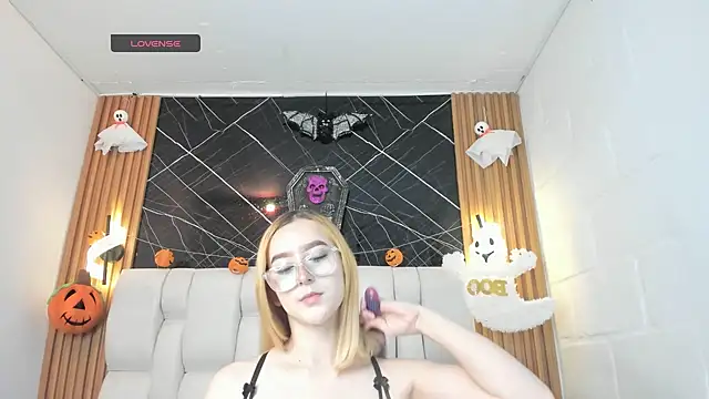 kristal joi dl online show from October 26, 1:50 pm