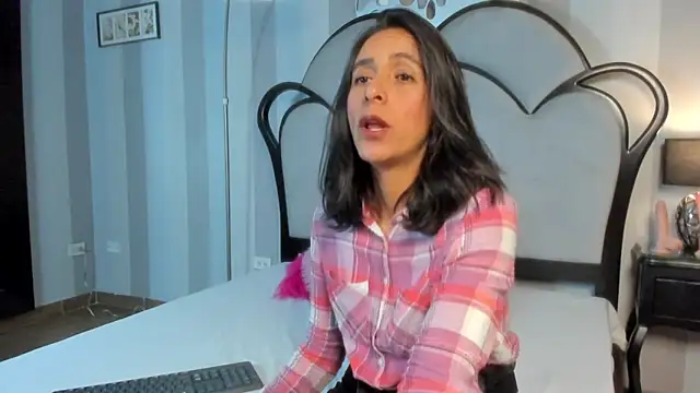 MiaAmore  online show from February 19, 7:35 pm