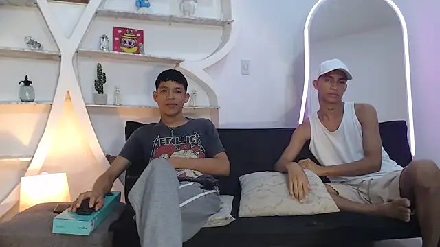 Snapshot of BEAUTY_BOYS1 chatting on October 19, 7:32 am BEAUTY BOYS1 online show from October 19, 7:32 am