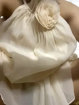 Leyleisanmay online show from October 11, 5:15 pm