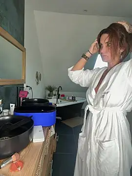 AmyStone   online show from April 8, 9:55 am