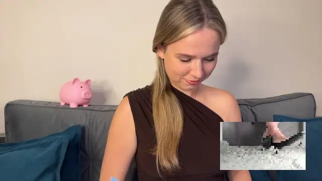 Snapshot of GoddessRoss chatting on September 26, 6:38 pm GoddessRoss online show from September 26, 6:38 pm