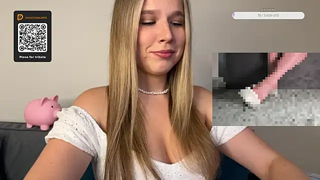 Snapshot of GoddessRoss chatting on September 23, 6:28 pm GoddessRoss online show from September 23, 6:28 pm