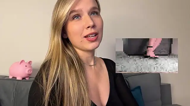 Snapshot of GoddessRoss chatting on September 30, 7:19 pm GoddessRoss online show from September 30, 7:19 pm