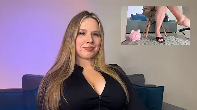 Snapshot of GoddessRoss chatting on October 16, 6:21 pm GoddessRoss online show from October 16, 6:21 pm