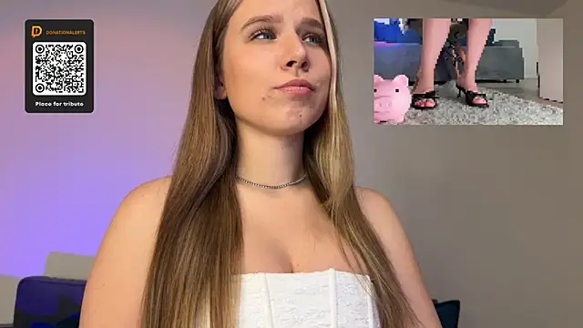 Snapshot of GoddessRoss chatting on October 22, 6:57 pm GoddessRoss online show from October 22, 6:57 pm