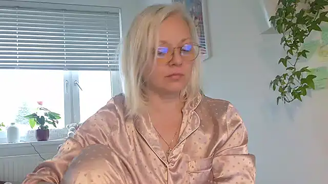 Linsy Kim online show from March 12, 7:55 am