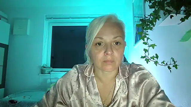 Linsy Kim online show from September 12, 6:59 pm