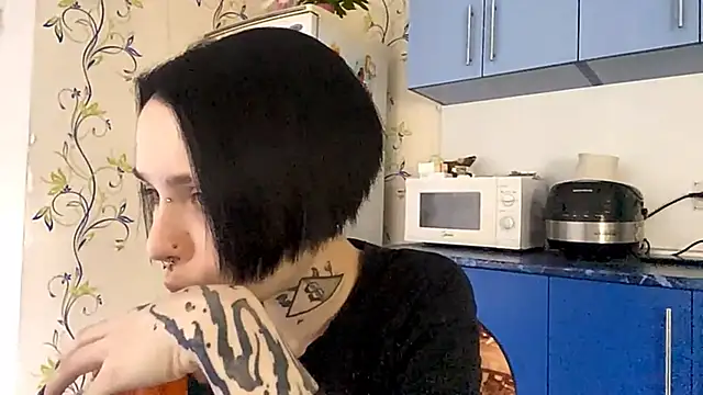 Snapshot of CandaceBlaze chatting on October 17, 8:12 pm CandaceBlaze online show from October 17, 8:12 pm