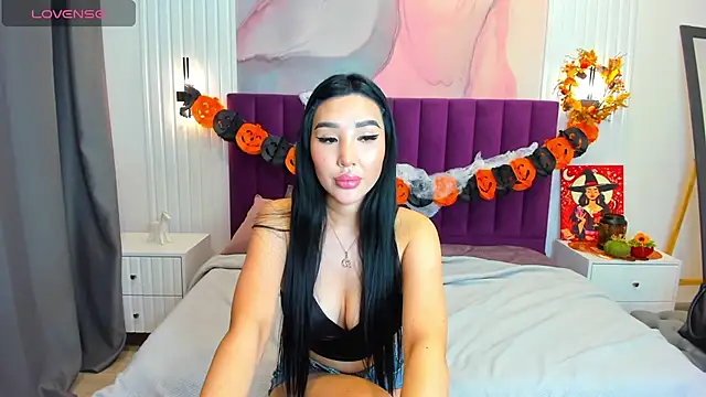 Jennifer Munoz online show from November 2, 7:23 am