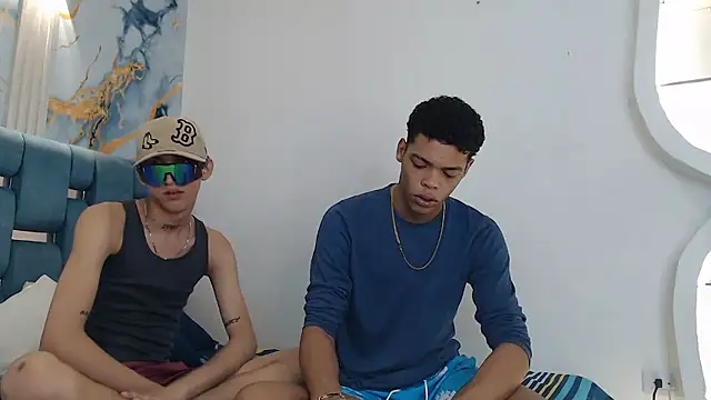 PRETTY FEM online show from January 11, 1:21 am