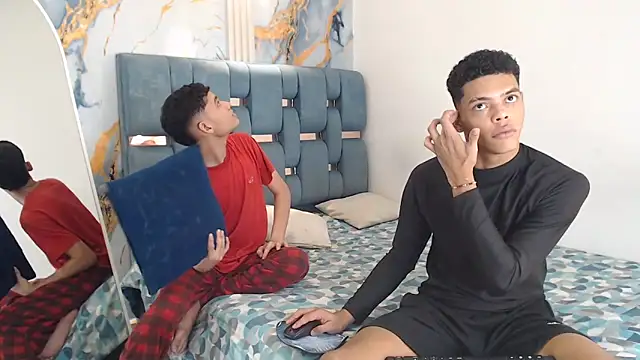 PRETTY FEM online show from April 10, 1:44 am