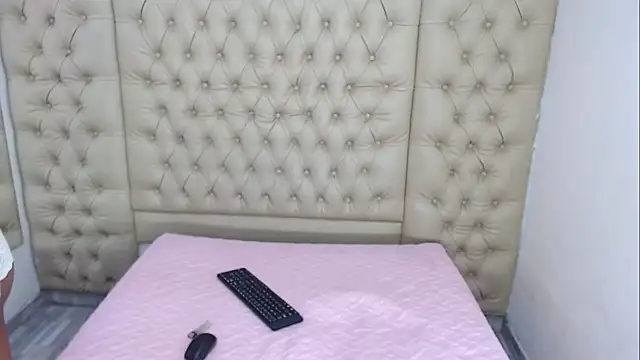 JessicaHott01 online show from October 10, 7:30 pm