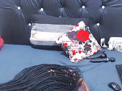 AppleAss02 online show from October 5, 11:59 am