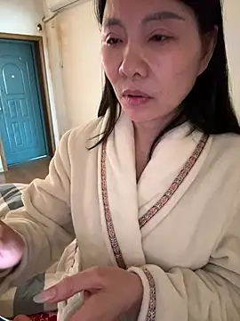 xiiuuff18 online show from March 14, 2:45 am