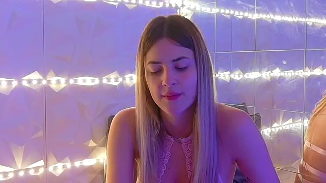 Aishha  online show from November 19, 6:35 am