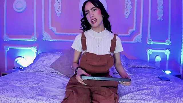 aitana johns online show from November 25, 12:18 pm