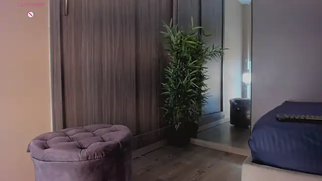 HelenaCole- online show from February 4, 1:25 pm