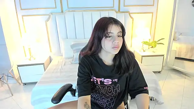 Julieth brown  online show from February 25, 1:53 pm