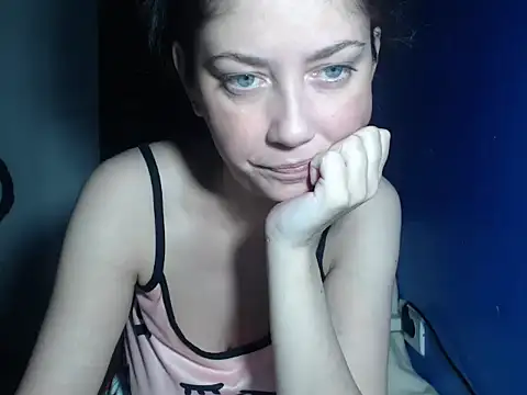 petite danielle online show from July 21, 12:33 am