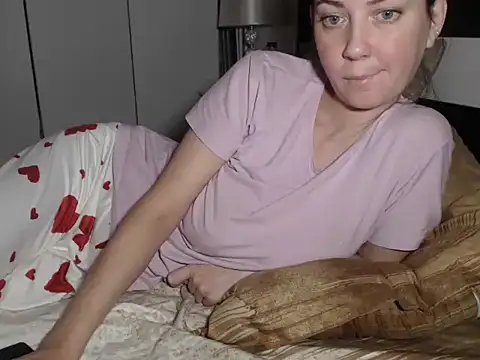 petite danielle online show from November 25, 10:43 pm