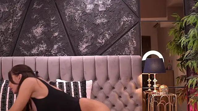 StephieRouse online show from April 20, 8:28 am